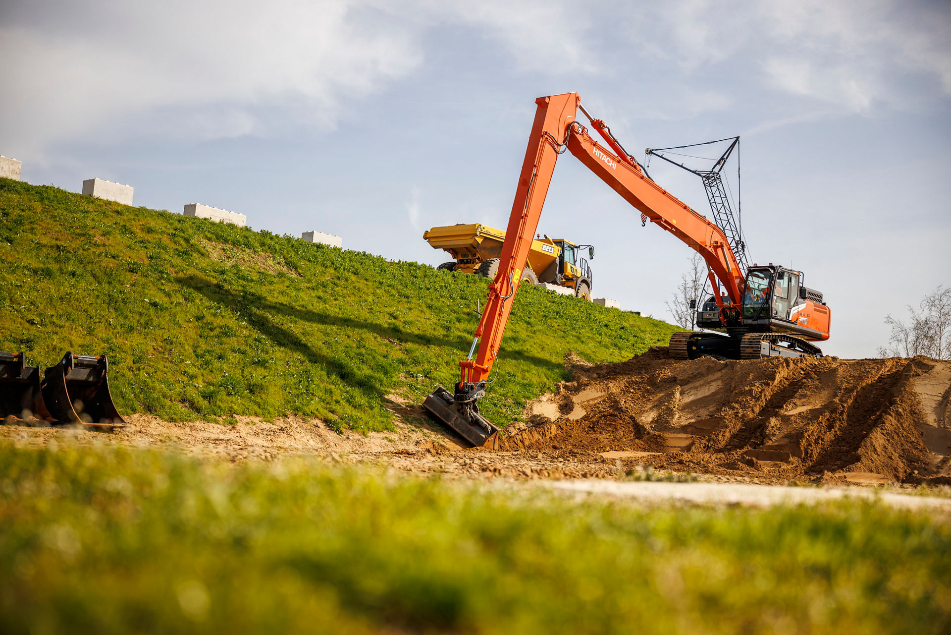 Spotlight on the new Zaxis-7 SLF - HitachiCM Europe